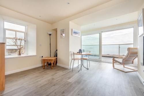 Χώρος καθιστικού στο Cellardyke 3-Bed House Sleeps 6 with Sea Terrace