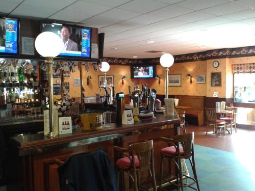 De lounge of bar bij The Weigh Inn Lodges