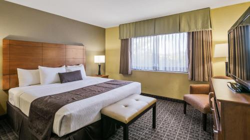 Katil atau katil-katil dalam bilik di Best Western Plus Scottsdale Thunderbird Suites