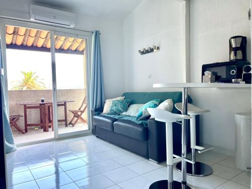 Χώρος καθιστικού στο Magnifique studio vue mer à 5 minutes de la plage