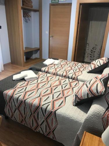 Postel nebo postele na pokoji v ubytování Pensión Santirso