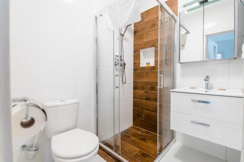 A bathroom at Apartamenty Kapitańskie