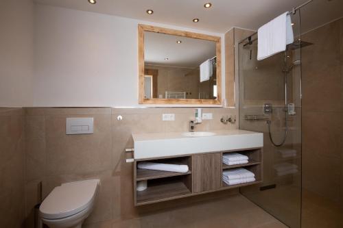 Bilik mandi di Alpenvilla Berchtesgaden Appartements