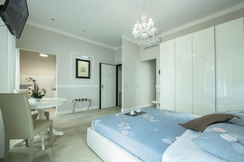 Leoni by Monteverdi Apartments