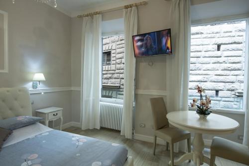 Leoni by Monteverdi Apartments