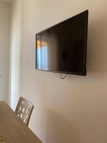 TV a/nebo společenská místnost v ubytování Vista Stromboli