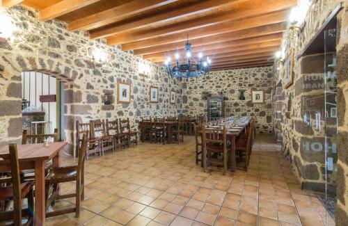 Restaurace v ubytování Hotel Rural Restaurante Mahoh