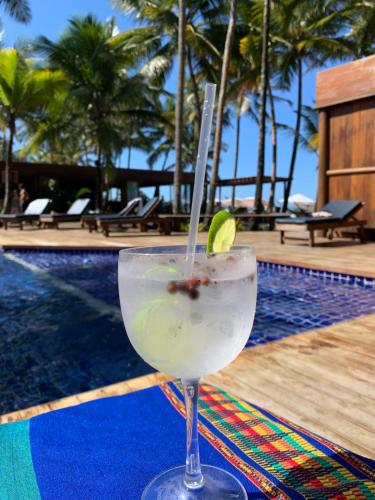 Bazén v ubytování Maraú Beach House Flat 107 pé na areia - Dreamland Apart Taipú de Fora Barra Grande-BA nebo v jeho okolí