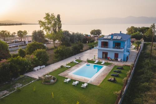 Bazén v ubytování Olive Tree Suites nebo v jeho okolí