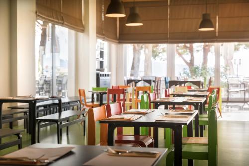 Remisens Hotel Epidaurus-All inclusiveにあるレストランまたは飲食店