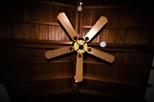 a ceiling fan hanging from a wooden wall at Amazilia Hotel in Pereira