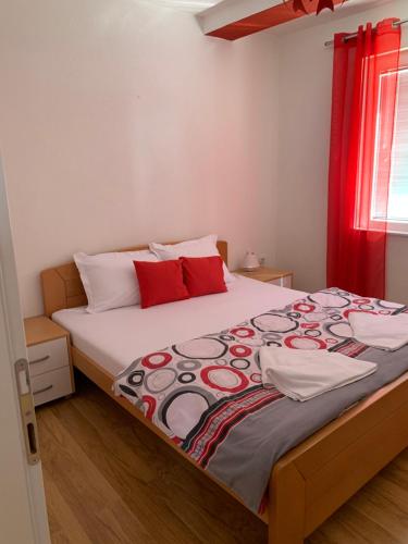 Katil atau katil-katil dalam bilik di Ohrid Sunset Apartments Velestovo