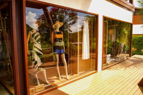two mannequins in the window of a store at Pousada Morena in Fernando de Noronha