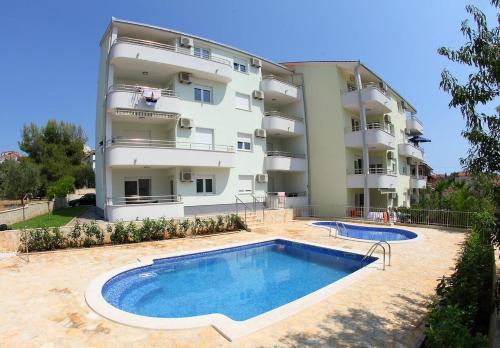 Seaside apartments with a swimming pool Okrug Gornji, Ciovo - 5960, Trogir, Croaţia