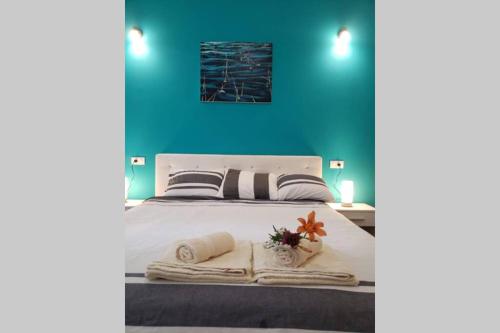 Postel nebo postele na pokoji v ubytování Lep apartman TARA -Kremna