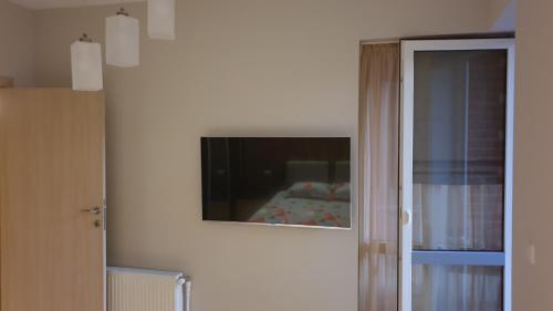 Μια τηλεόραση ή/και κέντρο ψυχαγωγίας στο Criss apartament
