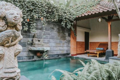 Πισίνα στο ή κοντά στο Karunia House Ubud