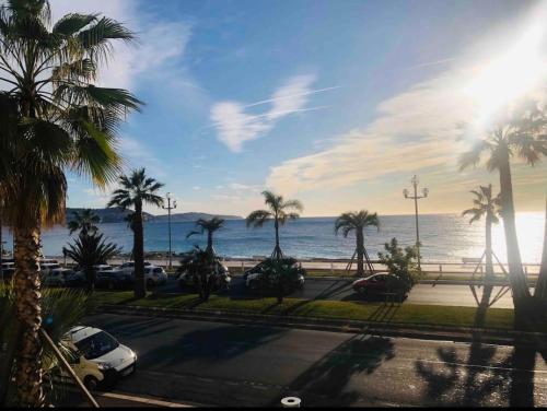 Luxe et charme Méditerranéen face à la promenade des Anglais