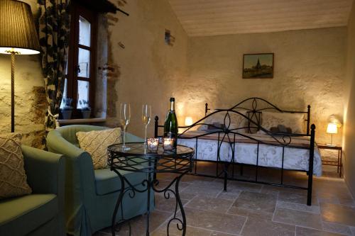 Postel nebo postele na pokoji v ubytování La Bastide Portoly B&B "Pruneaux"
