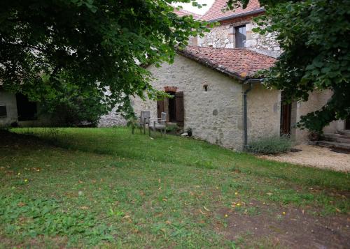 Κήπος έξω από το La Bastide Portoly B&B "Pruneaux"