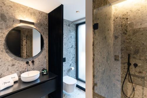Bilik mandi di Mauro Suites