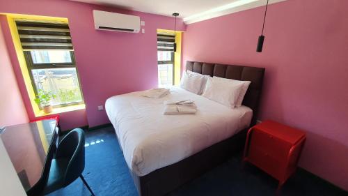 Aaron Wise - 51 Fitzhamon Apartments photo 27