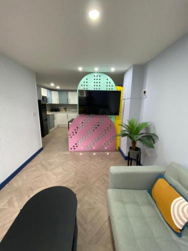 Aaron Wise - 51 Fitzhamon Apartments photo 35