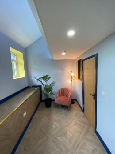 Aaron Wise - 51 Fitzhamon Apartments photo 43