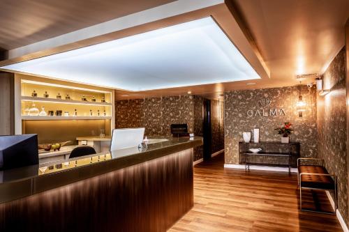 Kfar Maccabiah Business & Sport Hotelにあるシーティングエリア