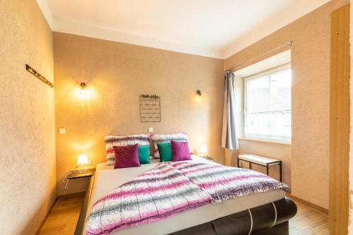 Ένα ή περισσότερα κρεβάτια σε δωμάτιο στο Bed & Breakfast - K2 Brunnen Haus
