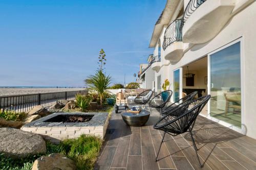 Shoreline - Spectacular Beachfront Abode w Fire Pit, Spa & Pool Table