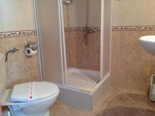 Hotel Hit tesisinde bir banyo