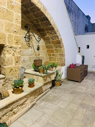 a patio with potted plants on a brick wall at Nonna Veronica in Gemini