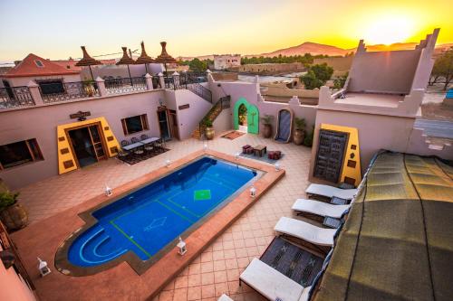 Piscine de l'établissement Hassilabiad Appart Hotel ou située à proximité