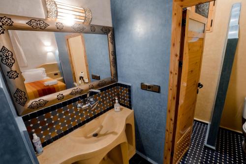 Salle de bains dans l'établissement Hassilabiad Appart Hotel
