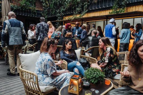 Επισκέπτες που μένουν στο The Mandrake