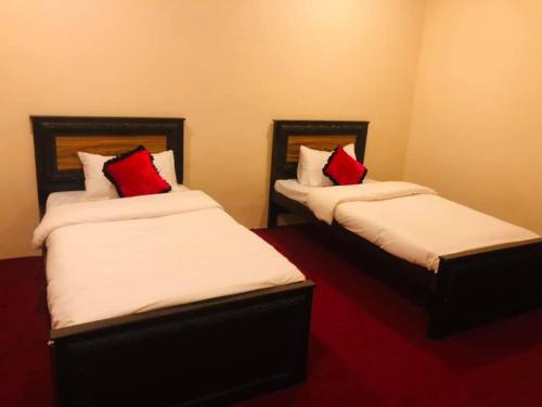 En eller flere senge i et værelse på Green Guest House Altit Hunza