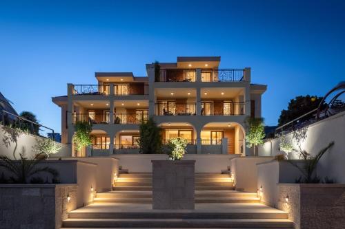 Beachfront Villa Armeria with Pool – Photos 4