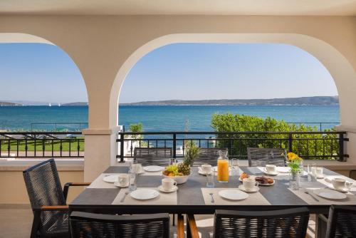 Beachfront Villa Armeria with Pool – Photos 3