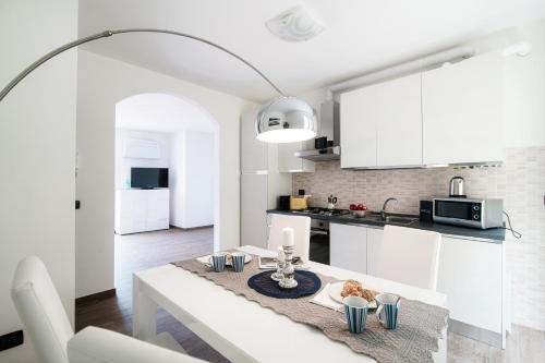 Dapur atau dapur kecil di Casa Fiona - by My Home In Como