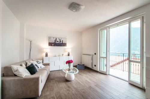 Ruang duduk di Casa Fiona - by My Home In Como