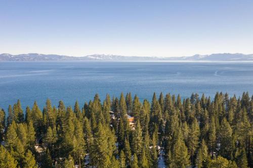 Mountaineer by AvantStay - Classic Talmont A Frame Great View of Lake Tahoe!