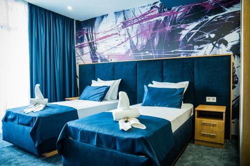 Кровать или кровати в номере Impuls hotel