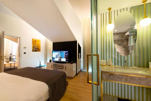 Suite with City View