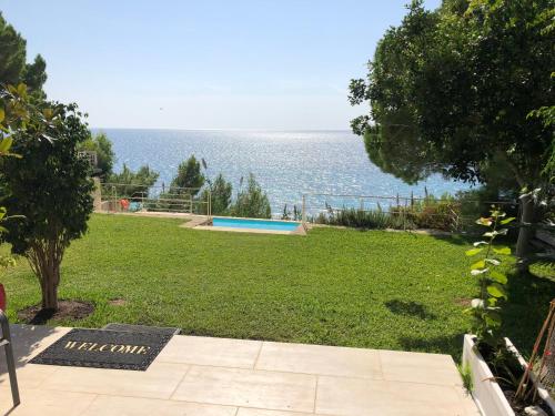 VILLAPARADISO Beach front Villa Makris Gialos