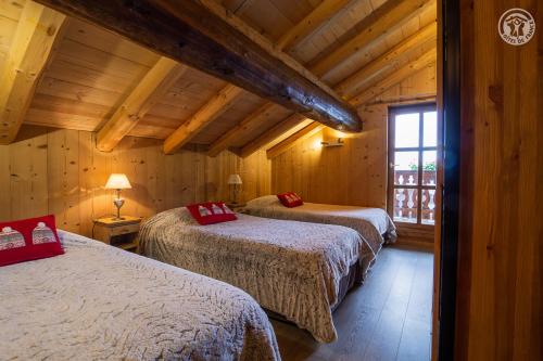Ένα ή περισσότερα κρεβάτια σε δωμάτιο στο Chalet 13 personnes-Le Vanvolet