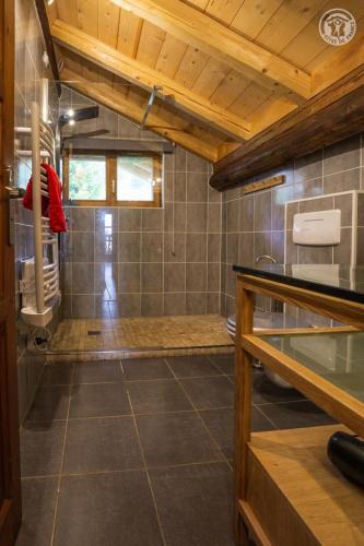 Ένα μπάνιο στο Chalet 13 personnes-Le Vanvolet