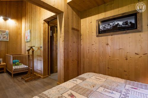 Ένα ή περισσότερα κρεβάτια σε δωμάτιο στο Chalet 13 personnes-Le Vanvolet