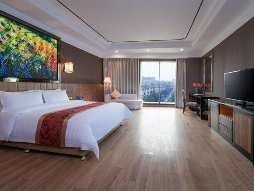 Llit o llits en una habitació de Vienna Hotel Guangfo Road