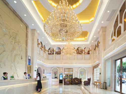
The lobby or reception area at Vienna Classic Hotel Ganzhou Meilin
